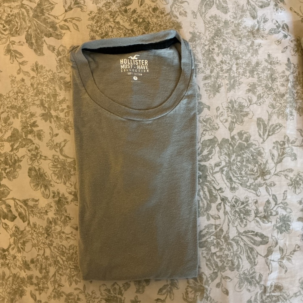 Hollister Essential Gray Men's Tee